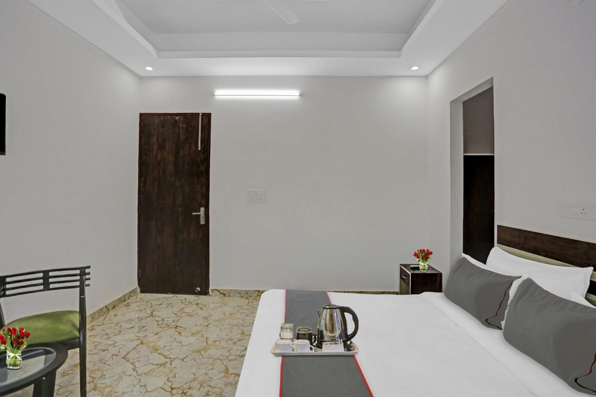 Hotel Collection O The Royal Fern Farrukhnagar Exterior foto