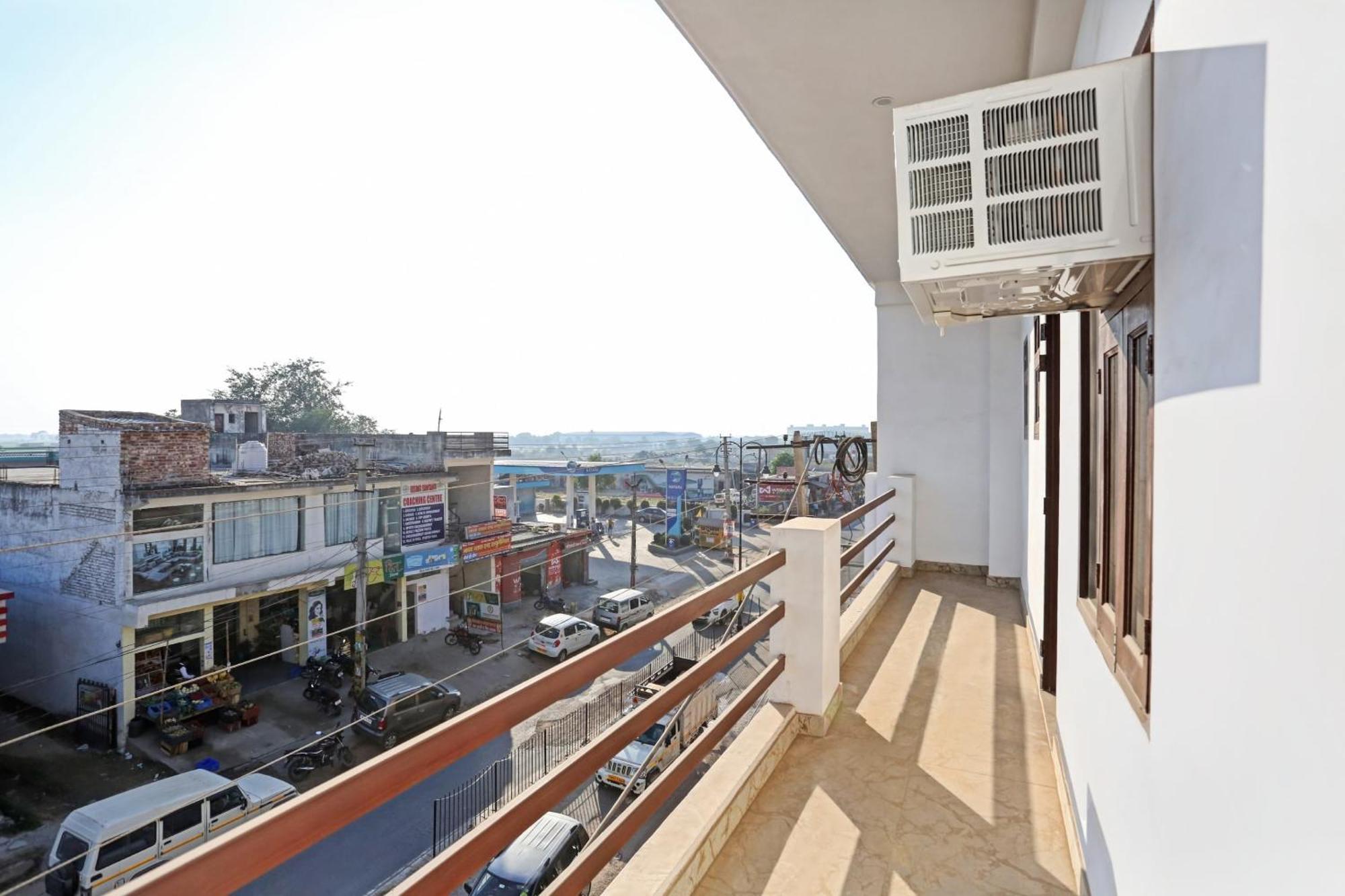 Hotel Collection O The Royal Fern Farrukhnagar Exterior foto