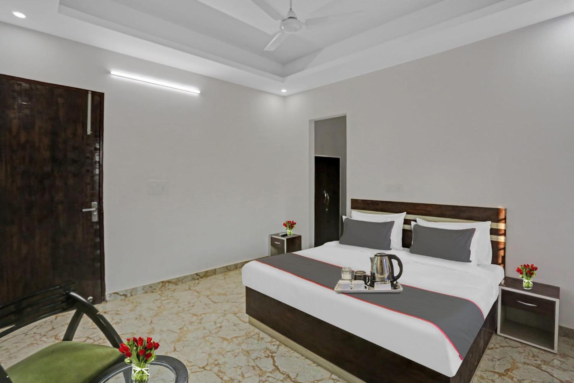 Hotel Collection O The Royal Fern Farrukhnagar Exterior foto